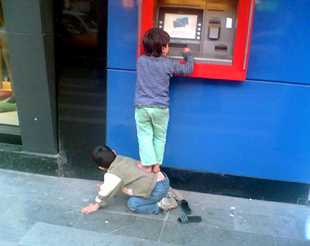 عكس : تلاش برای بهره برداری از بانکداری الکترونیکی