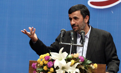 احمدي نژاد: سالي 2 الي 3 خودروي ملي و ايراني عرضه كنيد