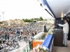 آن ها در اتاقکی نشسته و نقشه دنیا را دورشان چسبانده اند و خیال می کنند در دنیا هستند
