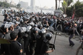 آيا سقوط مبارک به معناي هرج و مرج کامل در مصراست ؟