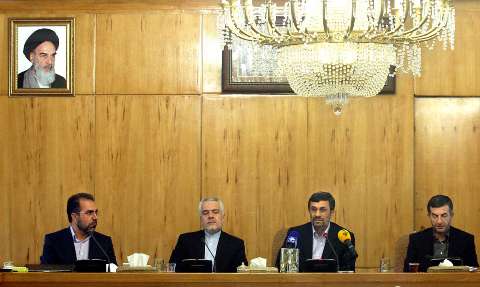 احمدي نژاد: کسانی ظاهراً تصور می کنند خودشان عین قانون هستند