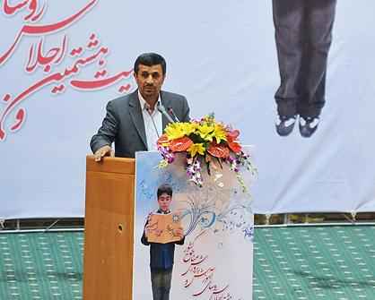 احمدي نژاد: مگر كار كردن به ساعت طولاني است؟