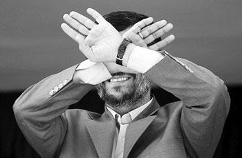 پرداختن به مسائل اجرايي يا کمتر سخن گفتن درباره مسائل بحث انگيز